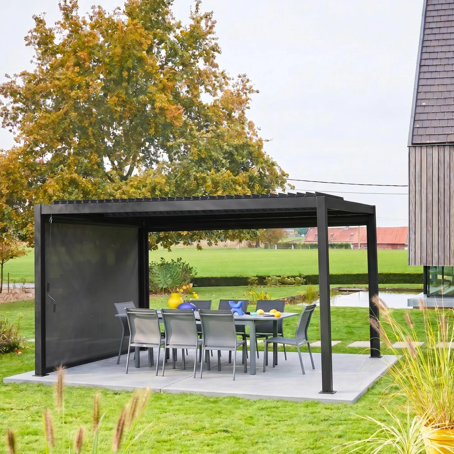 Pergola met lamellendak 4x3m met zonnescherm 3m