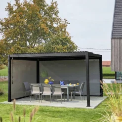 Pergola met lamellendak 4x3m met 1 zonnescherm van 3m en 1 van 4m