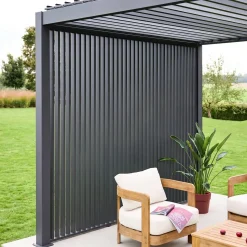 Pergola met lamellendak 4x3m met 3 verticale lamellenwanden 100cm