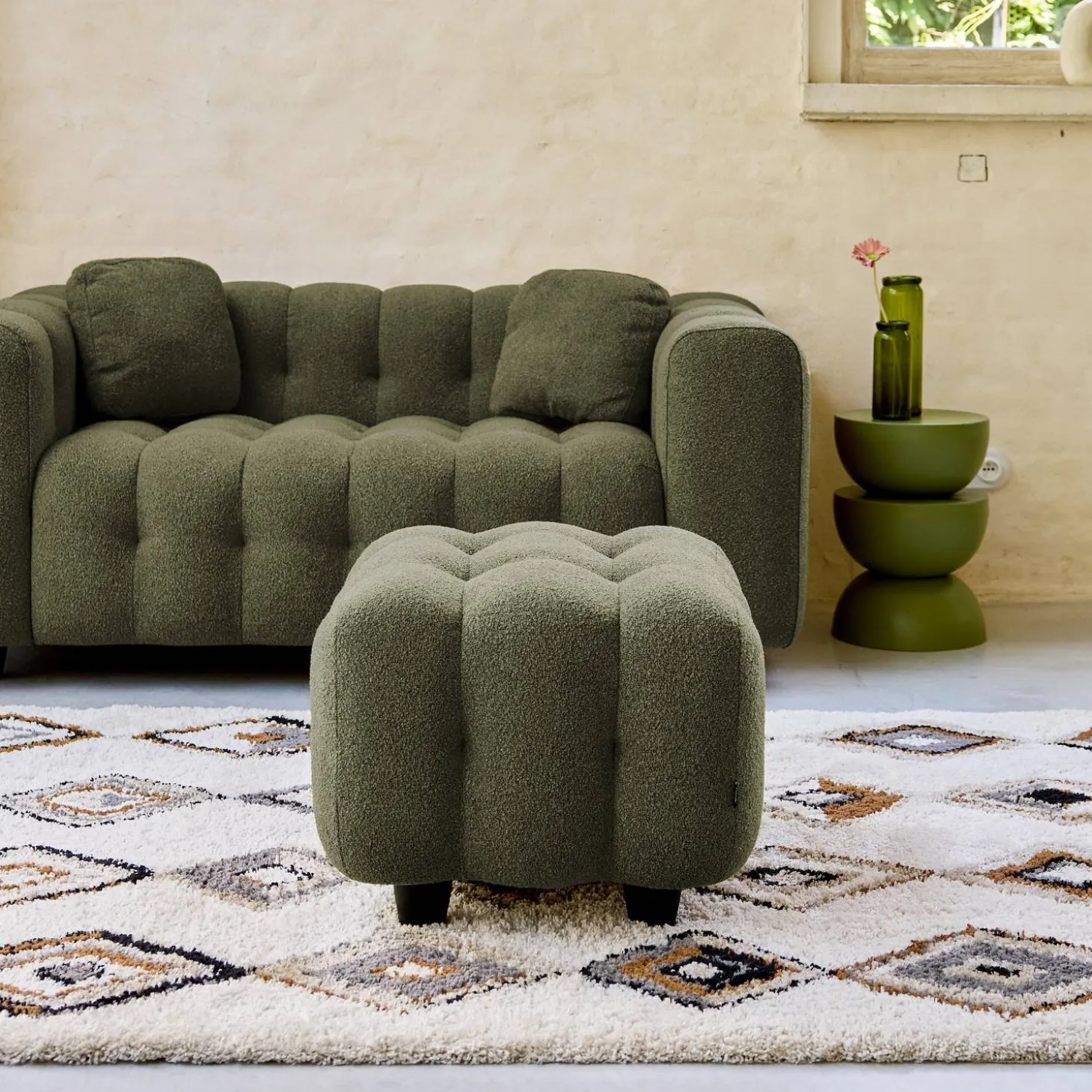 Poef, bouclé voetenbankje voor 2-zitsbank Leon