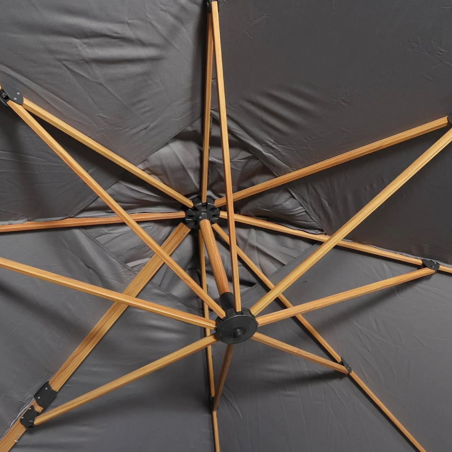 Rechthoekige parasol 3x4m, 360° draaibaar, verzwaarde tegels 50x50cm