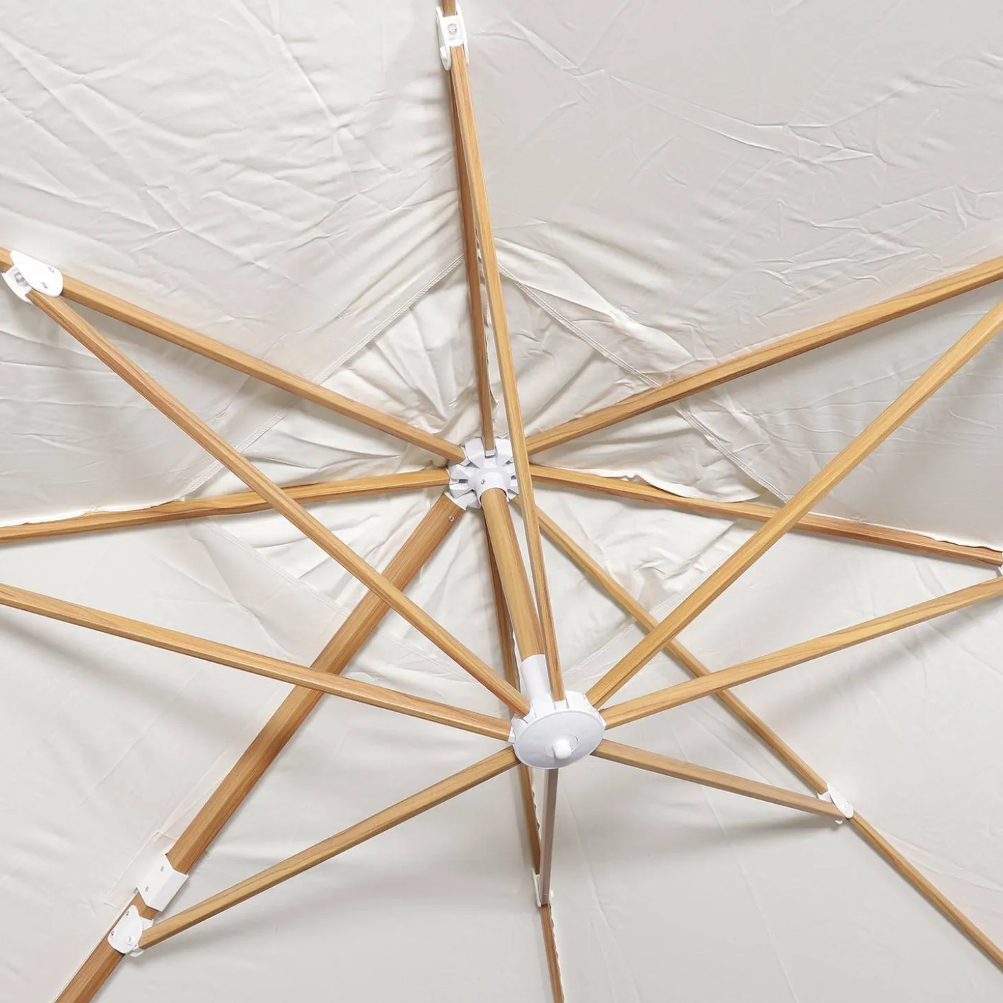 Rechthoekige parasol 3x4m, 360° draaibaar, verzwaarde tegels 50x50cm