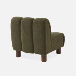 Relaxfauteuil met afgeronde poten in hout en boucléstof