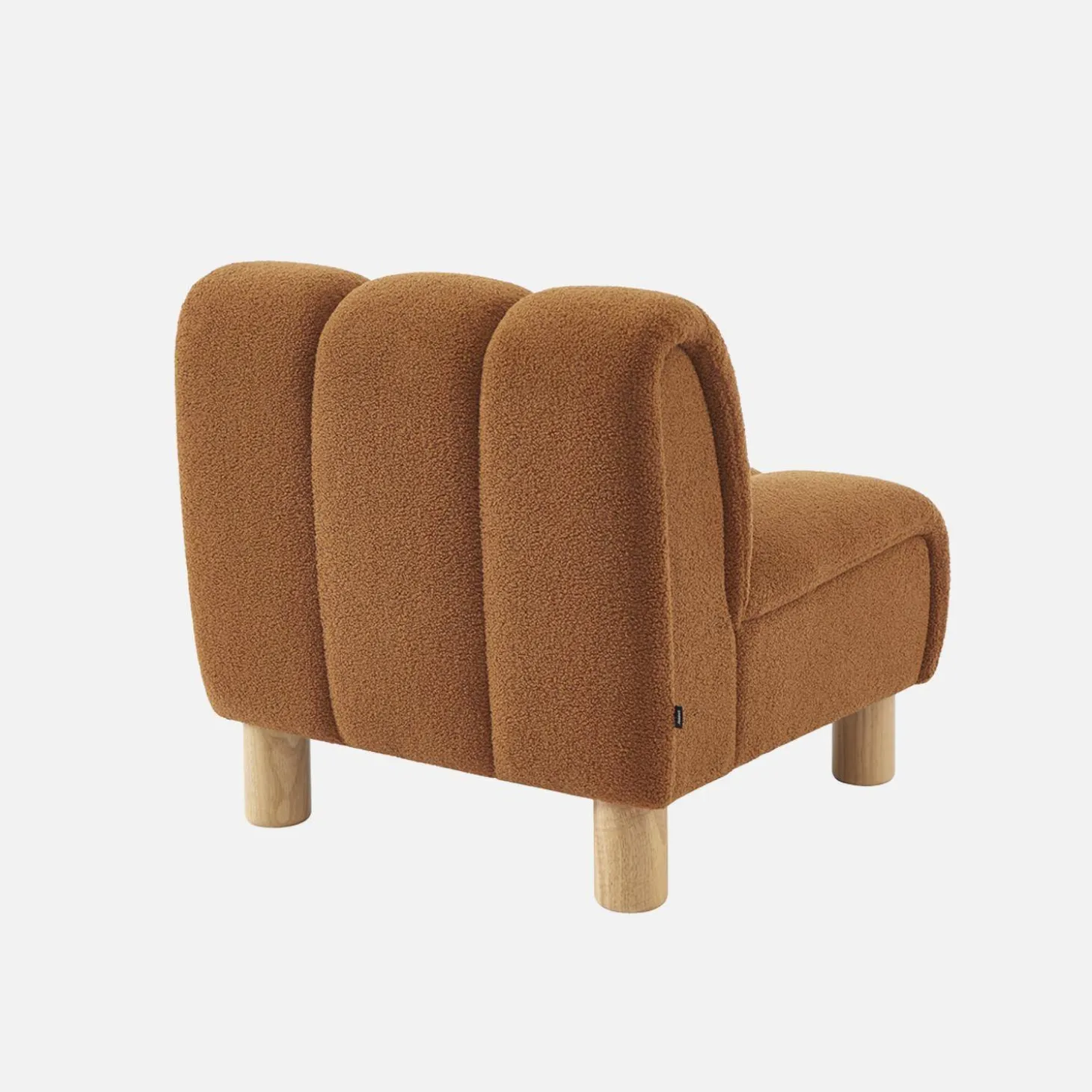 Relaxfauteuil met afgeronde poten in hout en boucléstof
