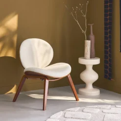 Relaxfauteuil met gebogen hout en gestructureerde badstof afwerking