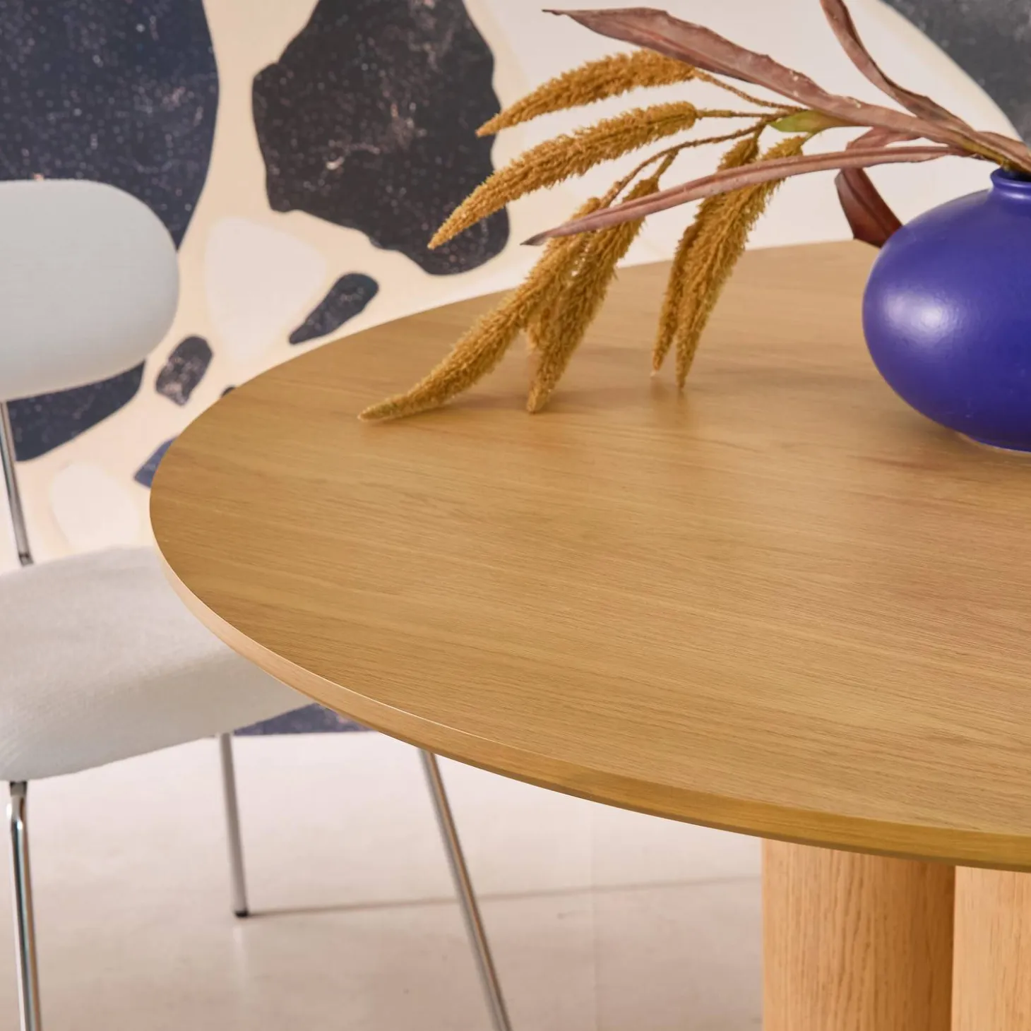 Ronde eettafel van rubberhout en eikenfineer voor 4 personen