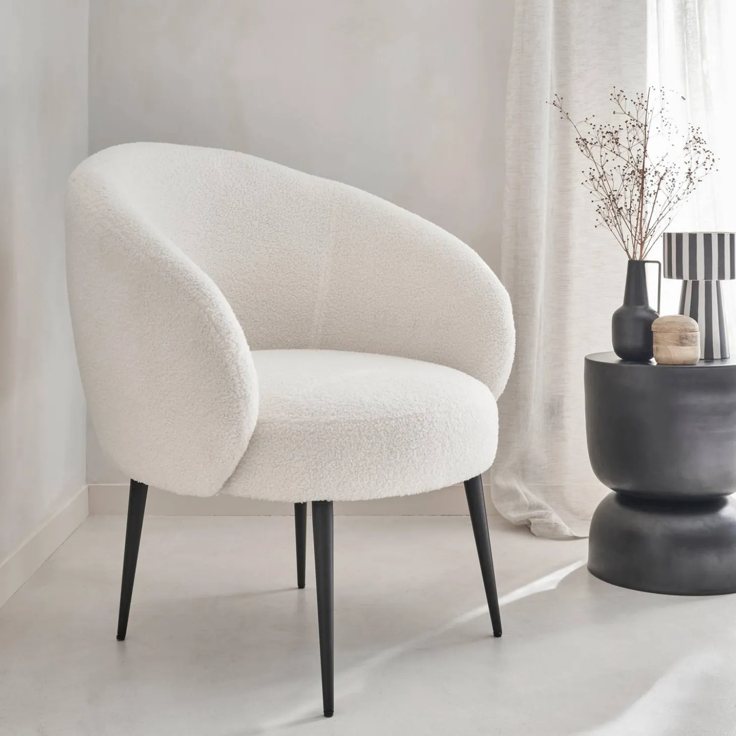 Ronde fauteuil in boucléstof, B 74 x D 72 x H 80,5cm