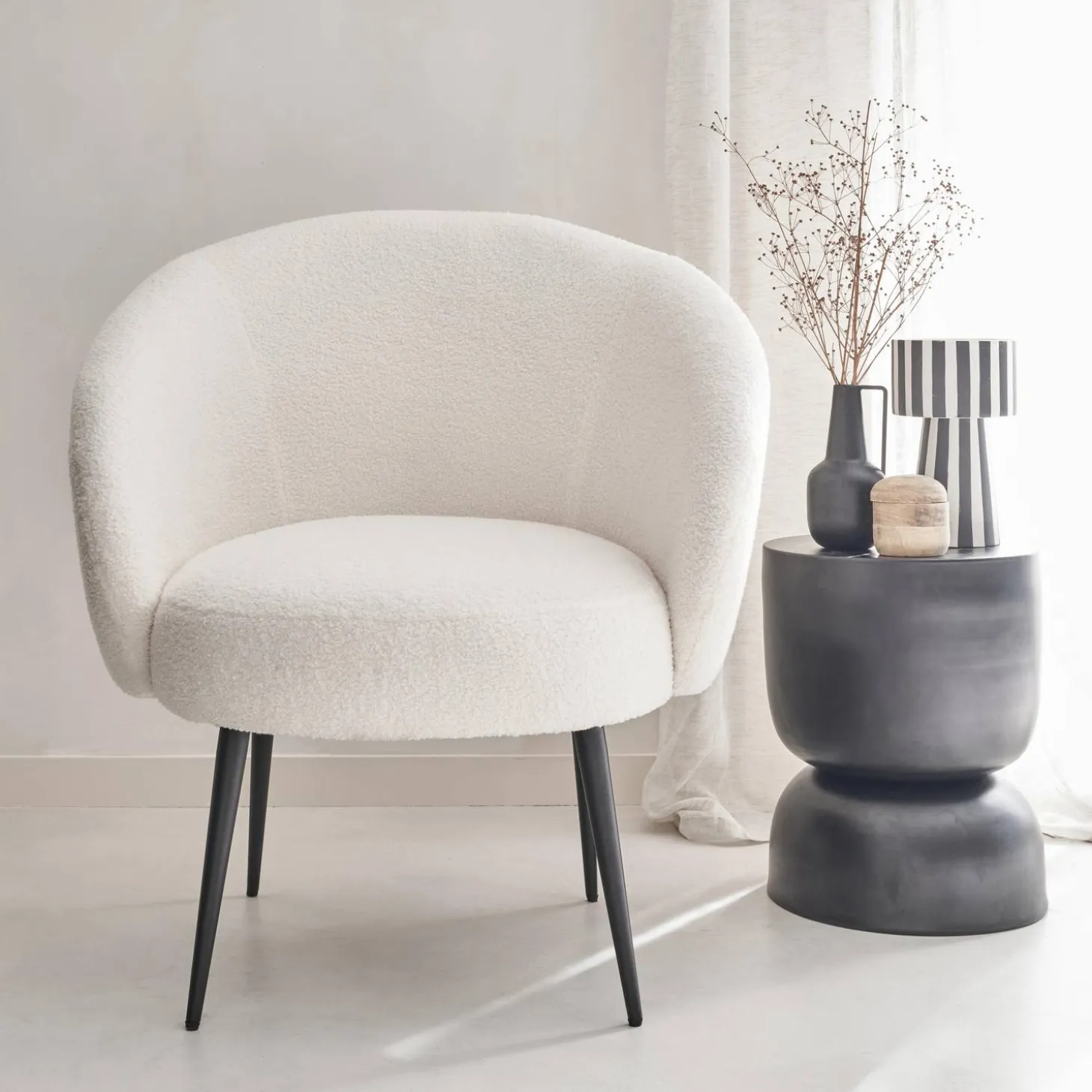 Ronde fauteuil in boucléstof, B 74 x D 72 x H 80,5cm