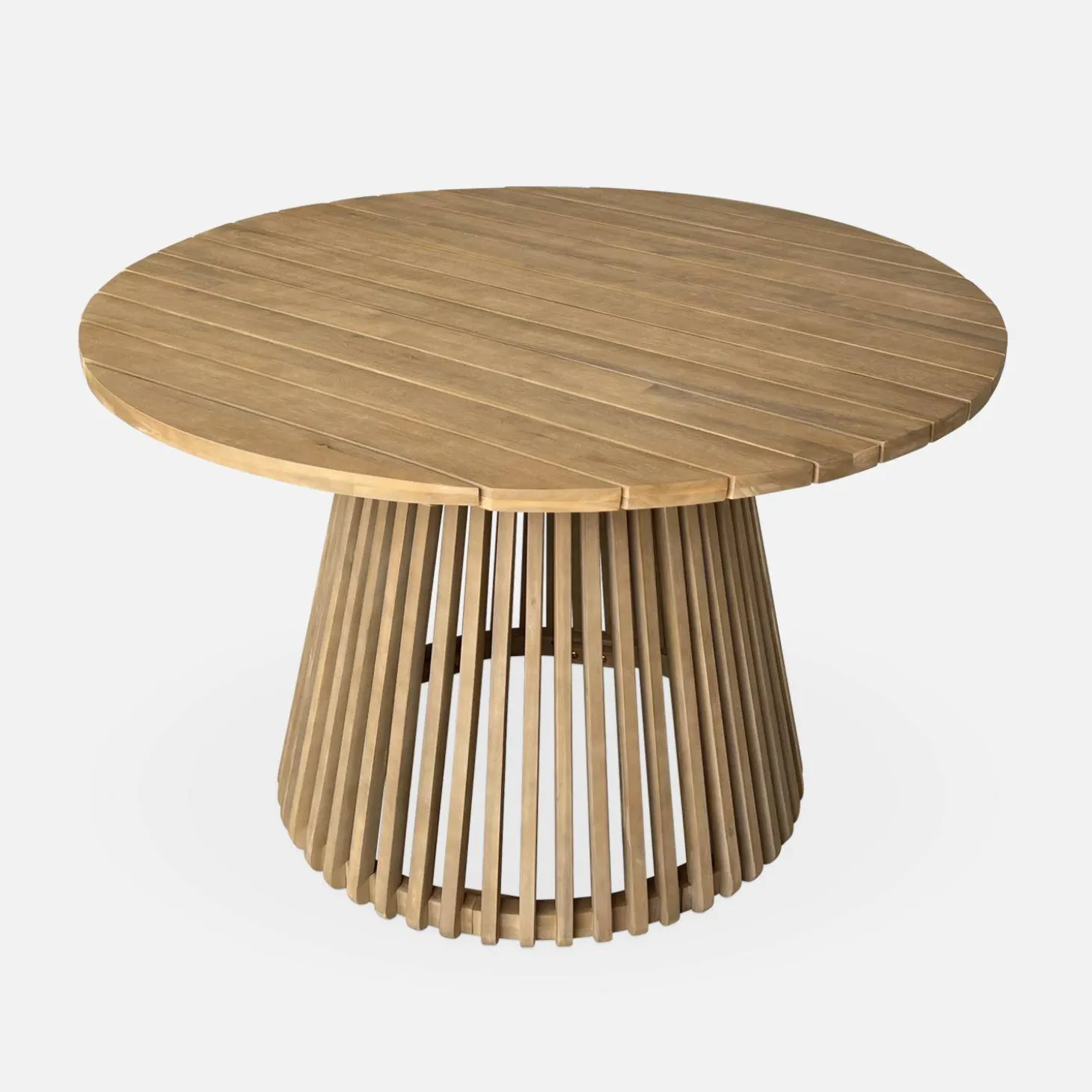 Ronde houten eettafel, binnen/buiten + 4 houten en touw stoelen