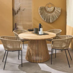 Ronde houten eettafel, binnen/buiten + 4 touw en stalen armstoelen