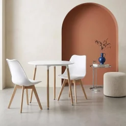 Ronde Scandinavische eettafel in hout, 2 stoelen