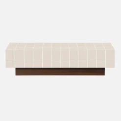 Salontafel met matte keramieklook tegels en houtdecor