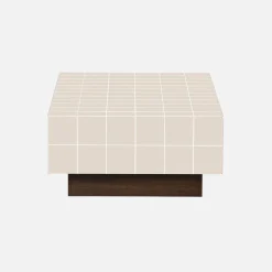 Salontafel met matte keramieklook tegels en houtdecor