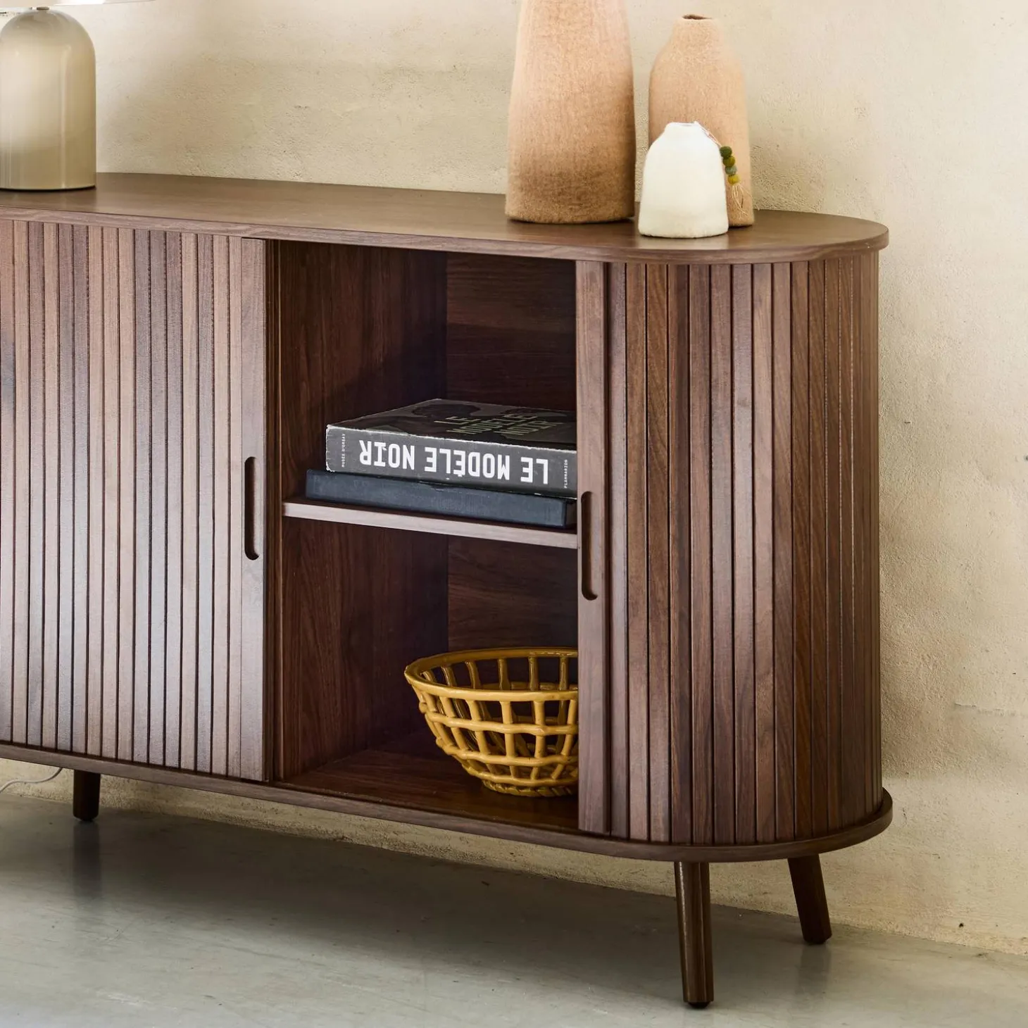 Scandinavisch dressoir met 2 schuifdeuren 120cm