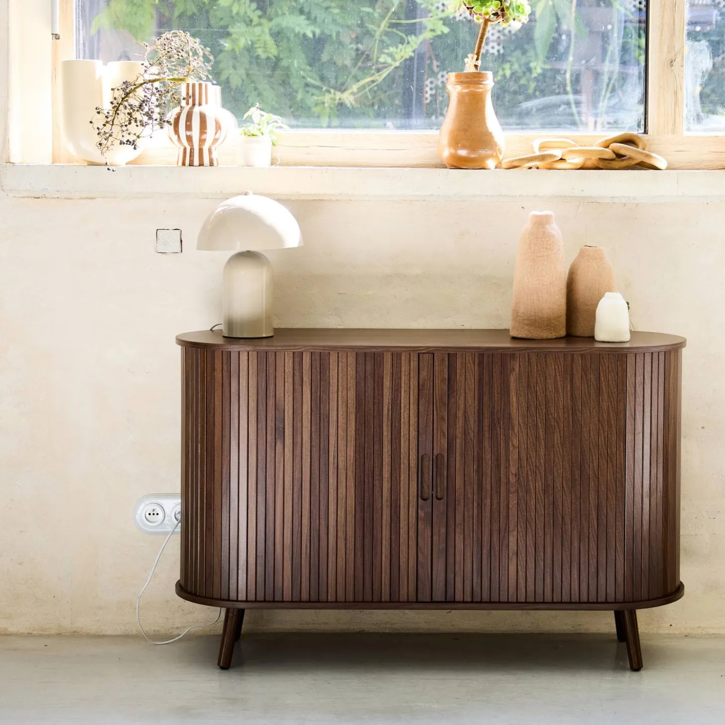 Scandinavisch dressoir met 2 schuifdeuren 120cm