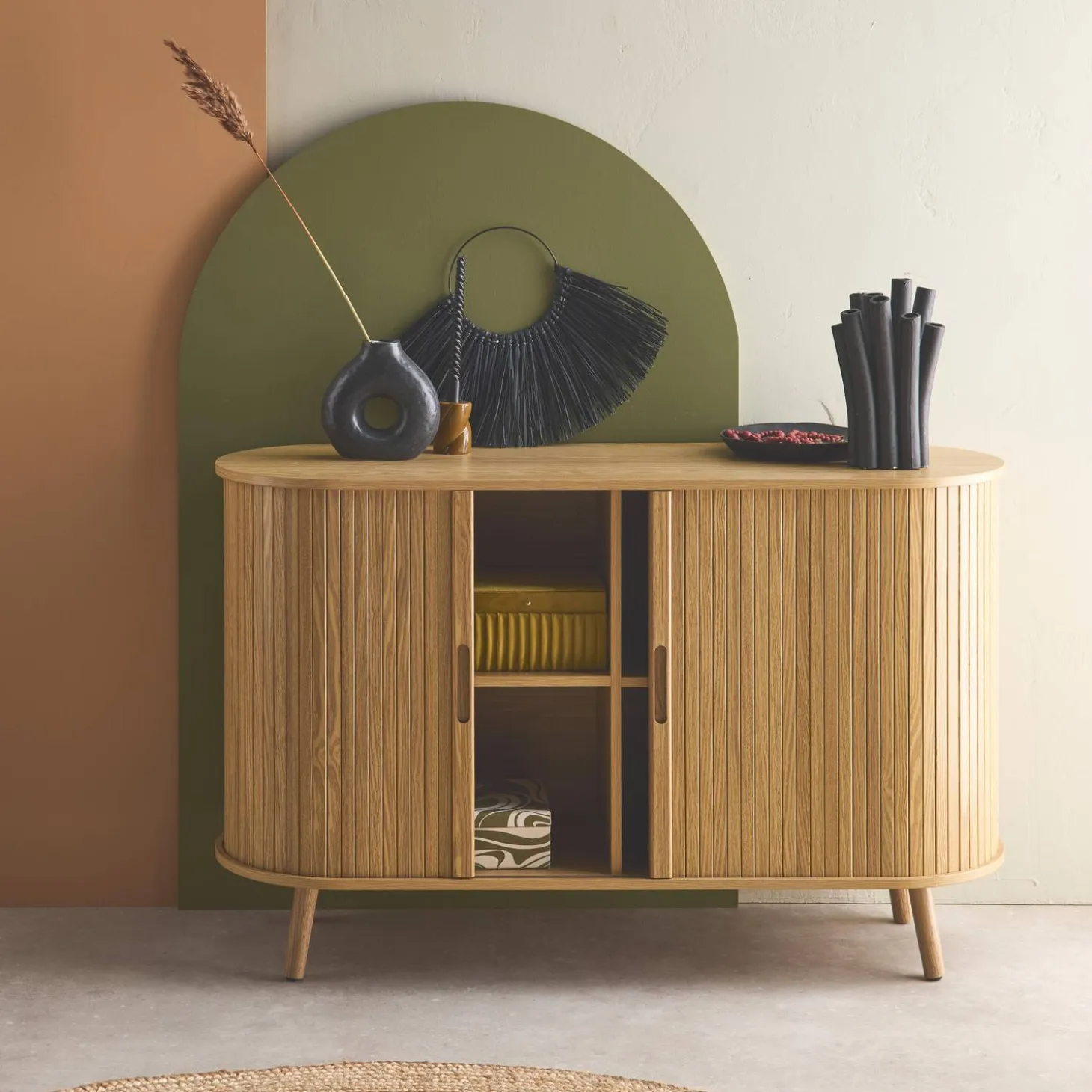 Scandinavisch dressoir met 2 schuifdeuren 120cm