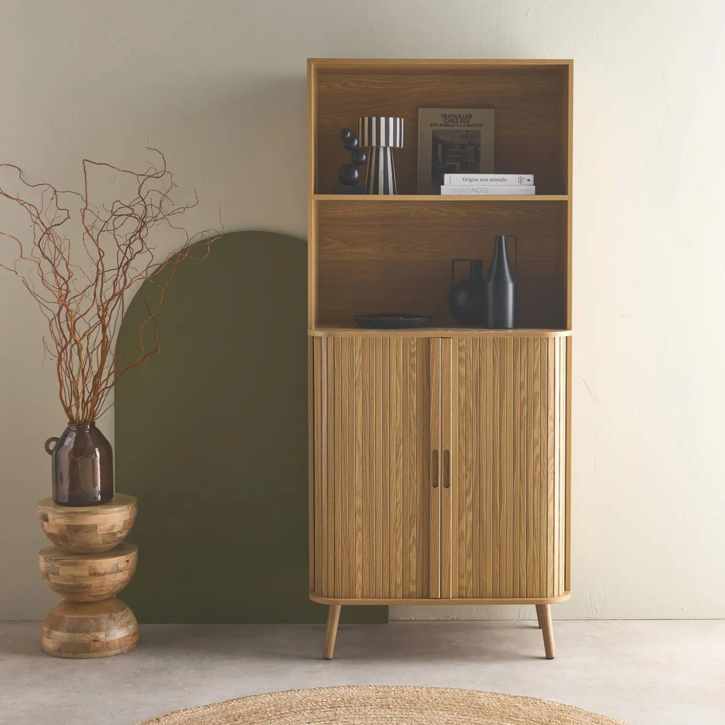 Scandinavische boekenkast met 2 schuifdeuren en plank 80cm