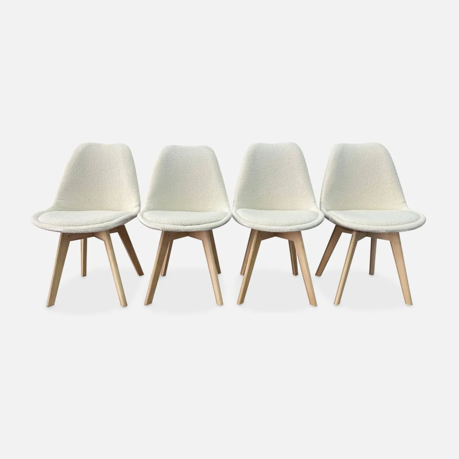 Scandinavische boucléstoel met houten poten (set van 4)
