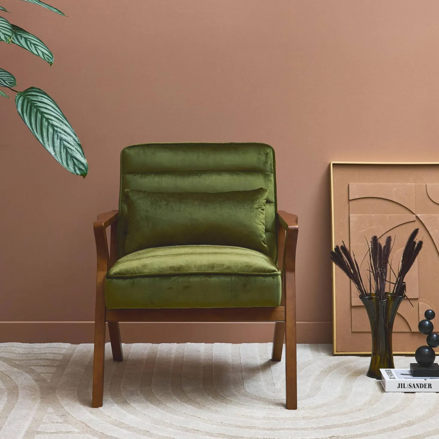 Scandinavische fauteuil van hout en fluweel