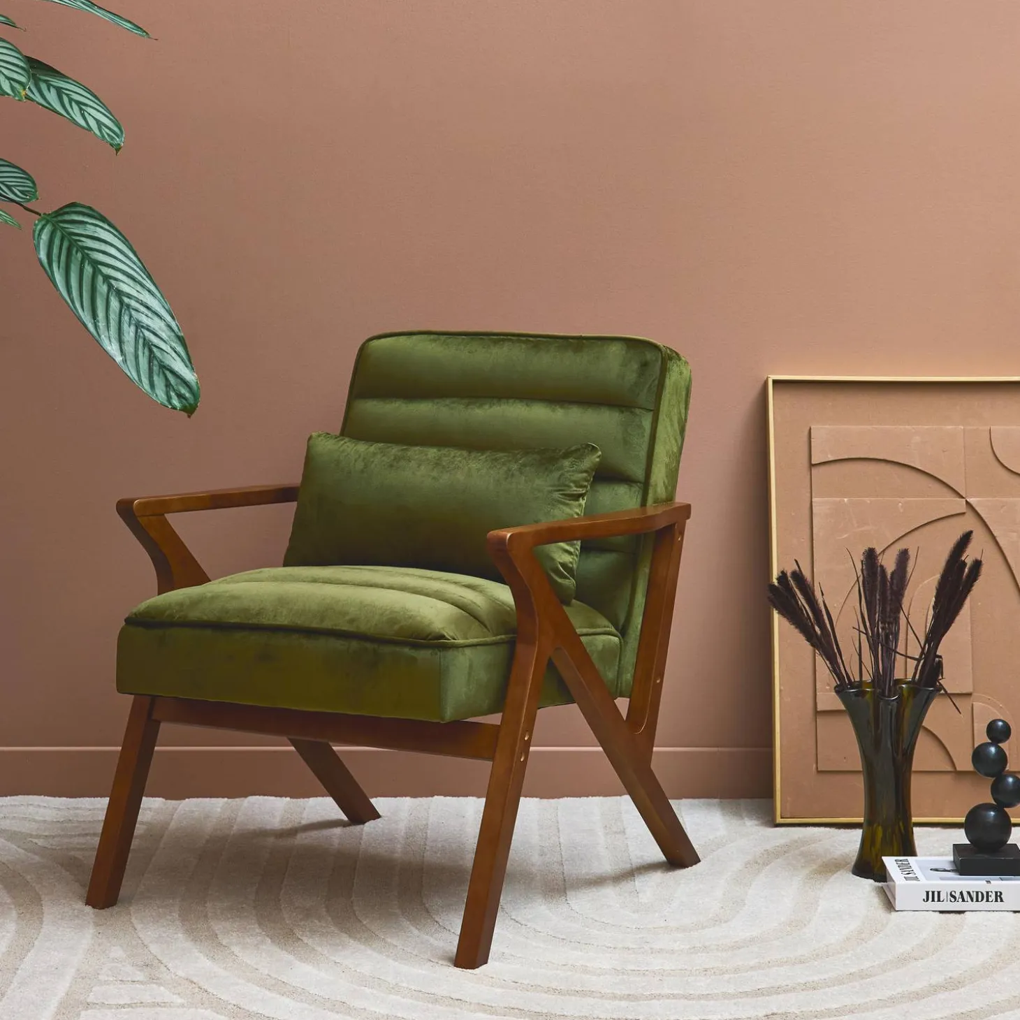 Scandinavische fauteuil van hout en fluweel
