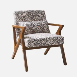 Scandinavische fauteuil van hout en luipaardprint