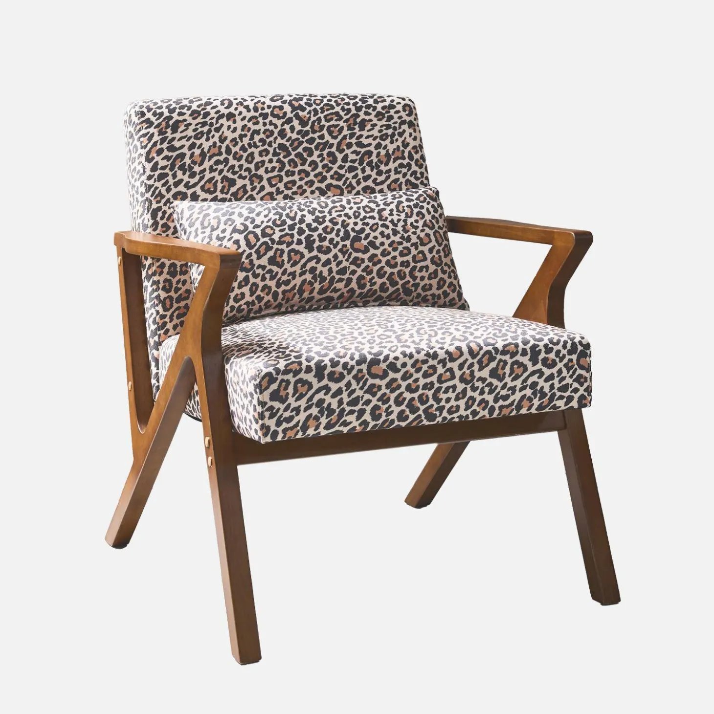 Scandinavische fauteuil van hout en luipaardprint