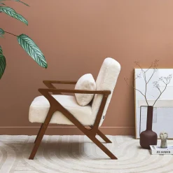 Scandinavische fauteuil van walootkleurig hout en imitatiebonteffect