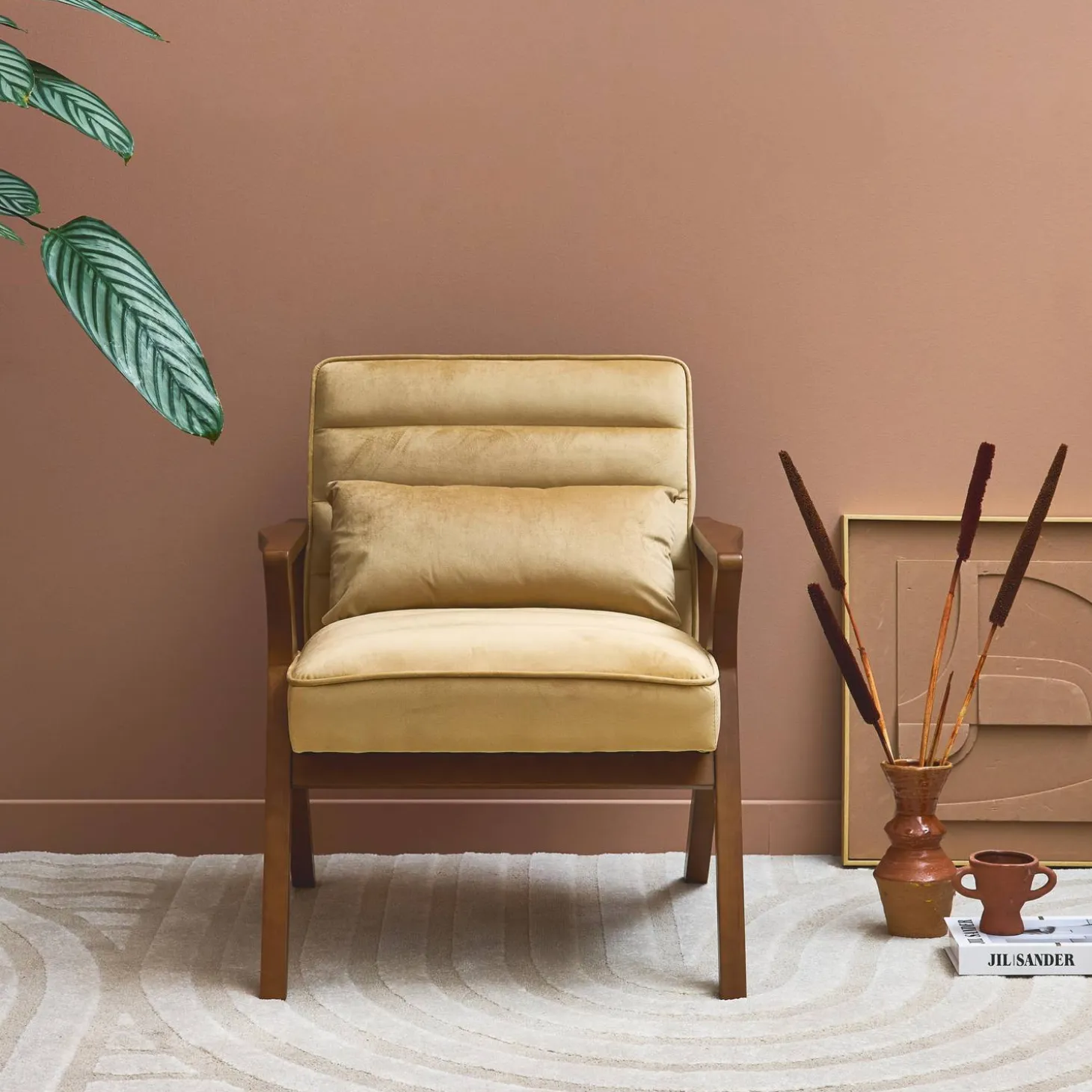 Scandinavische fauteuil van hout en fluweel