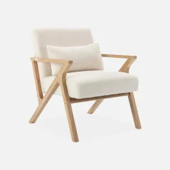 Scandinavische fauteuil van naturelkleurig hout en bouclé