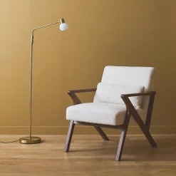 Scandinavische fauteuil van walnootkleurig hout en bouclé