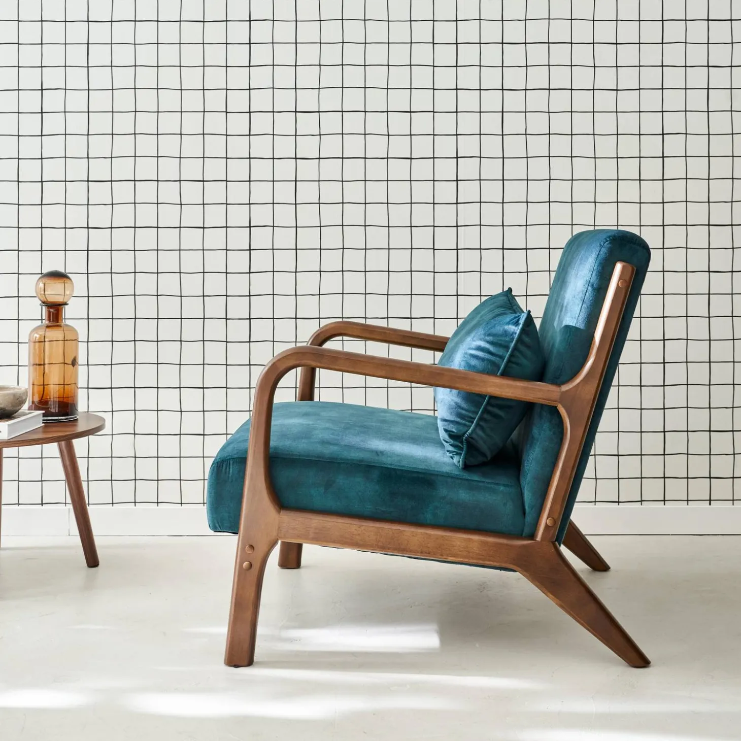 Scandinavische fauteuil walnootkleurig hout en fluweel