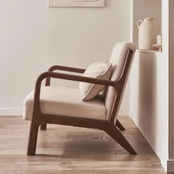 Scandinavische fauteuil walnootkleurig hout en stof