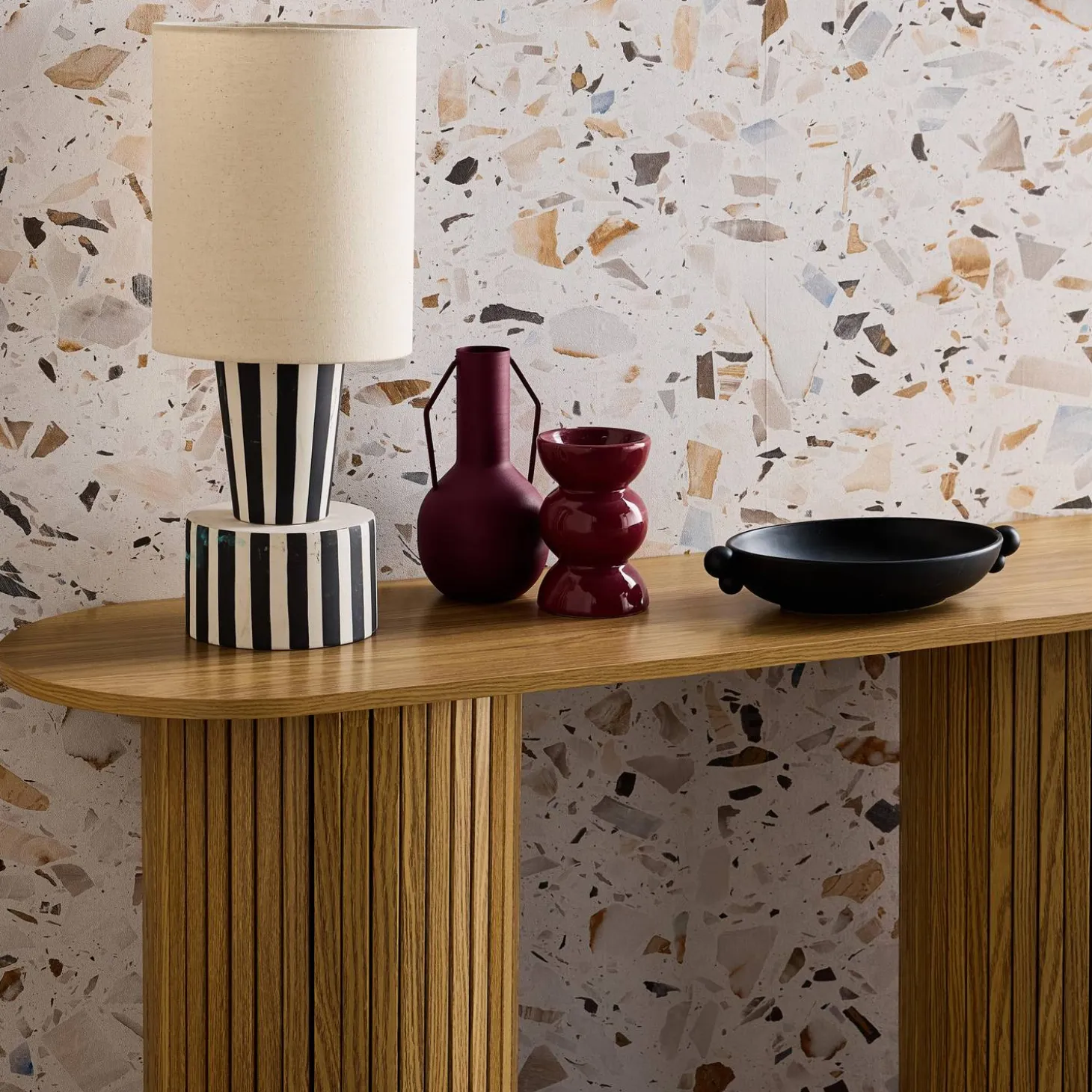 Scandinavische ovale sidetable met groeven effect hout