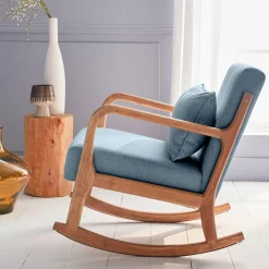 Scandinavische schommelstoel van hout en stof