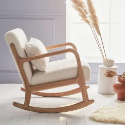 Scandinavische schommelstoel naturelkleurig hout en bouclé