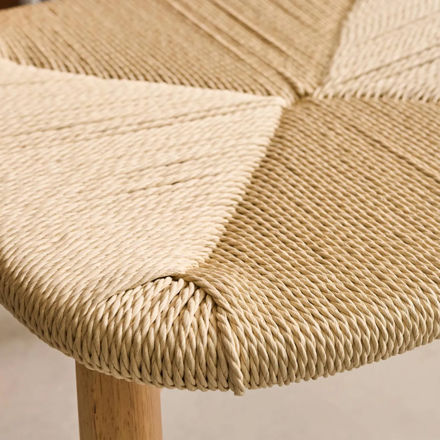 Scandinavische stoelen van rubberhout met zitting van touw (set van 2)