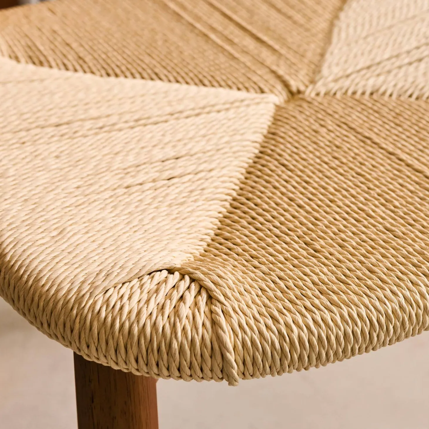 Scandinavische stoelen van rubberhout met zitting van touw (set van 2)