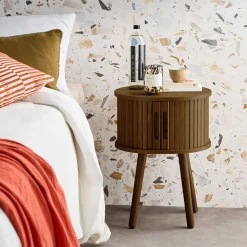 Scandinavisch nachtkastje houtdecor met 2 schuifdeuren