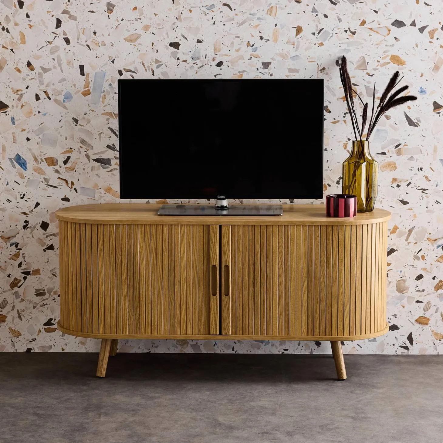 Scandinavisch TV-meubel met 2 gegroefde schuifdeuren met houteffect, 120cm