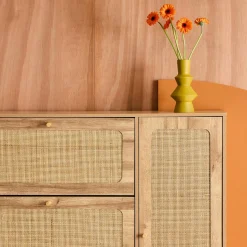 Schoenenkast met 3 kleplades en 1 deur houtdecor en rotan 120cm