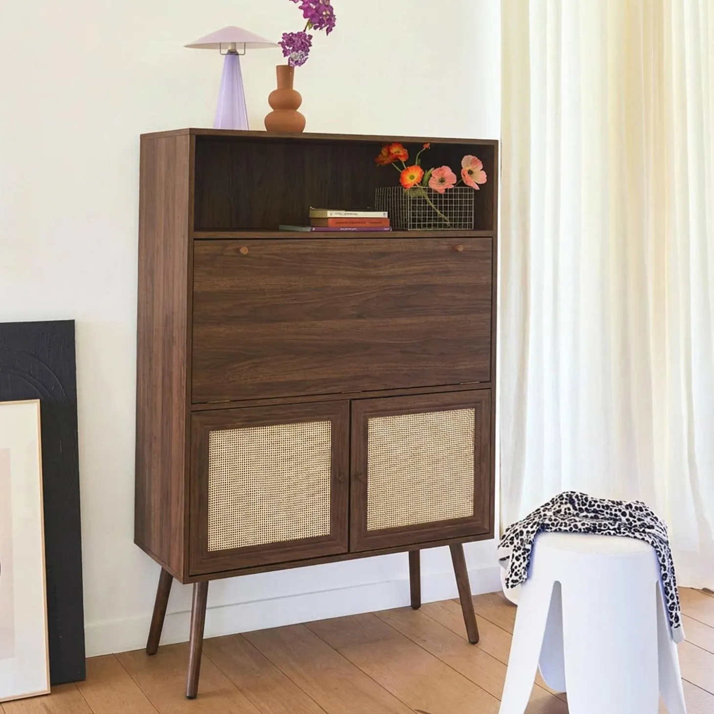 Secretaire bureau kast met houtlook en rotan
