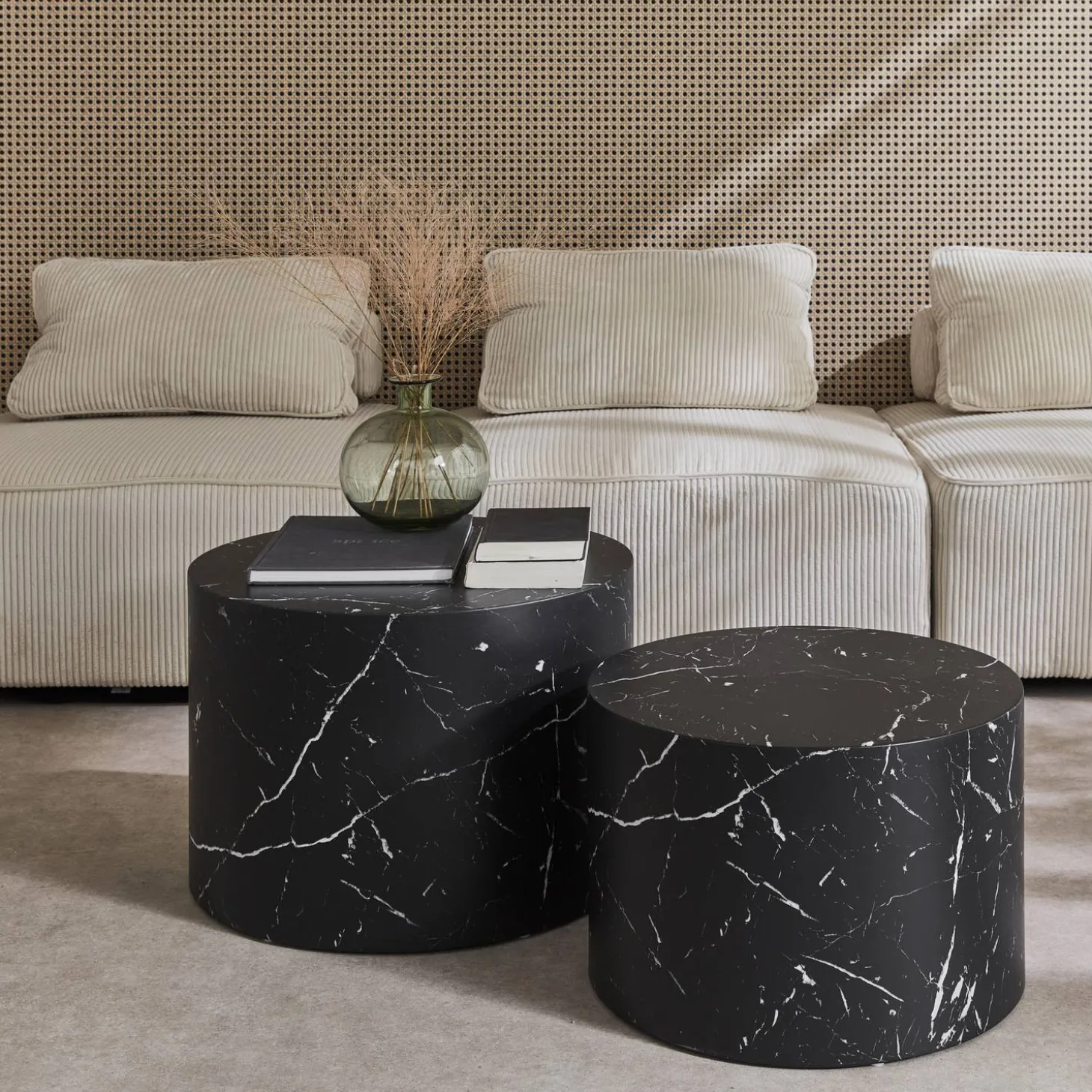 Set van 2 ronde bijzettafels met marmerlook