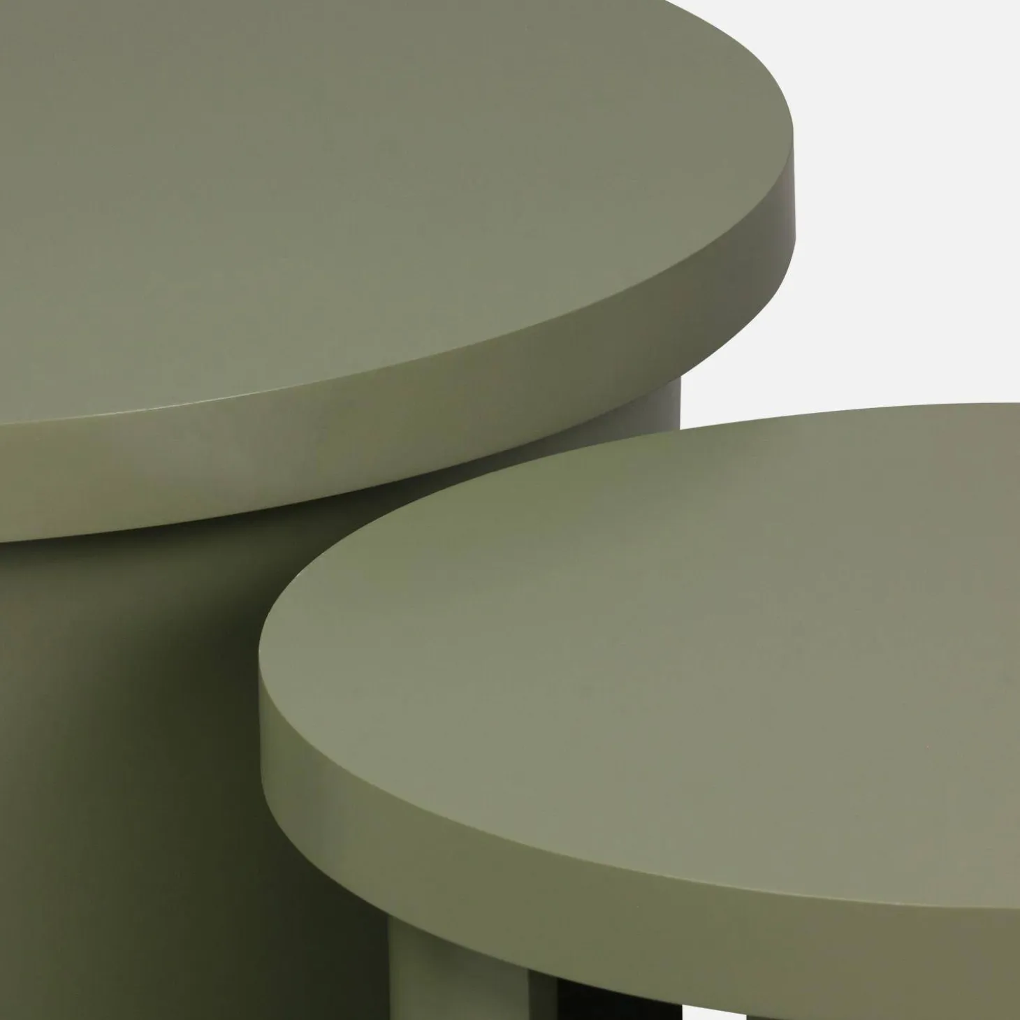 Set van 2 ronde nesttafels, salontafel