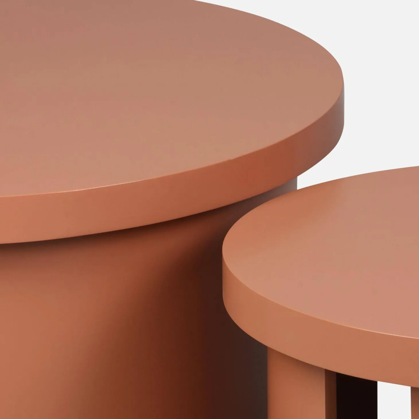Set van 2 ronde nesttafels, salontafel