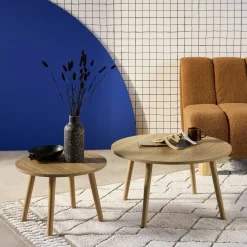 Set van 2 ronde salontafels in walnootkleurig hout