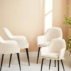 Set van 4 stoelen in bouclé met metalen poten