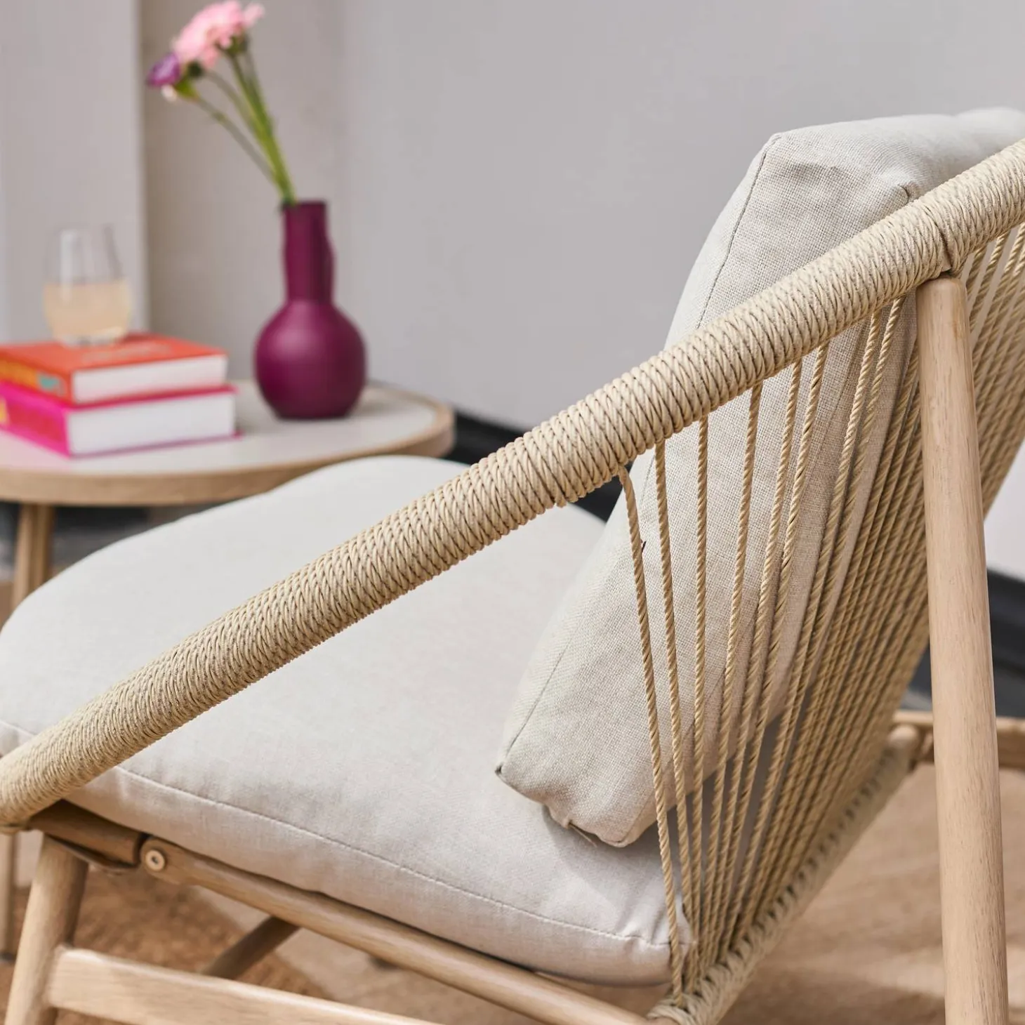 Set van 2 tuinstoelen met stalen en rotan tafel