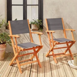 Set van twee houten armstoelen