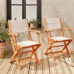 Set van twee houten armstoelen