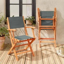 Set van twee houten armstoelen